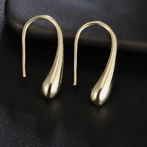 Elegant Gold Drop Earrings